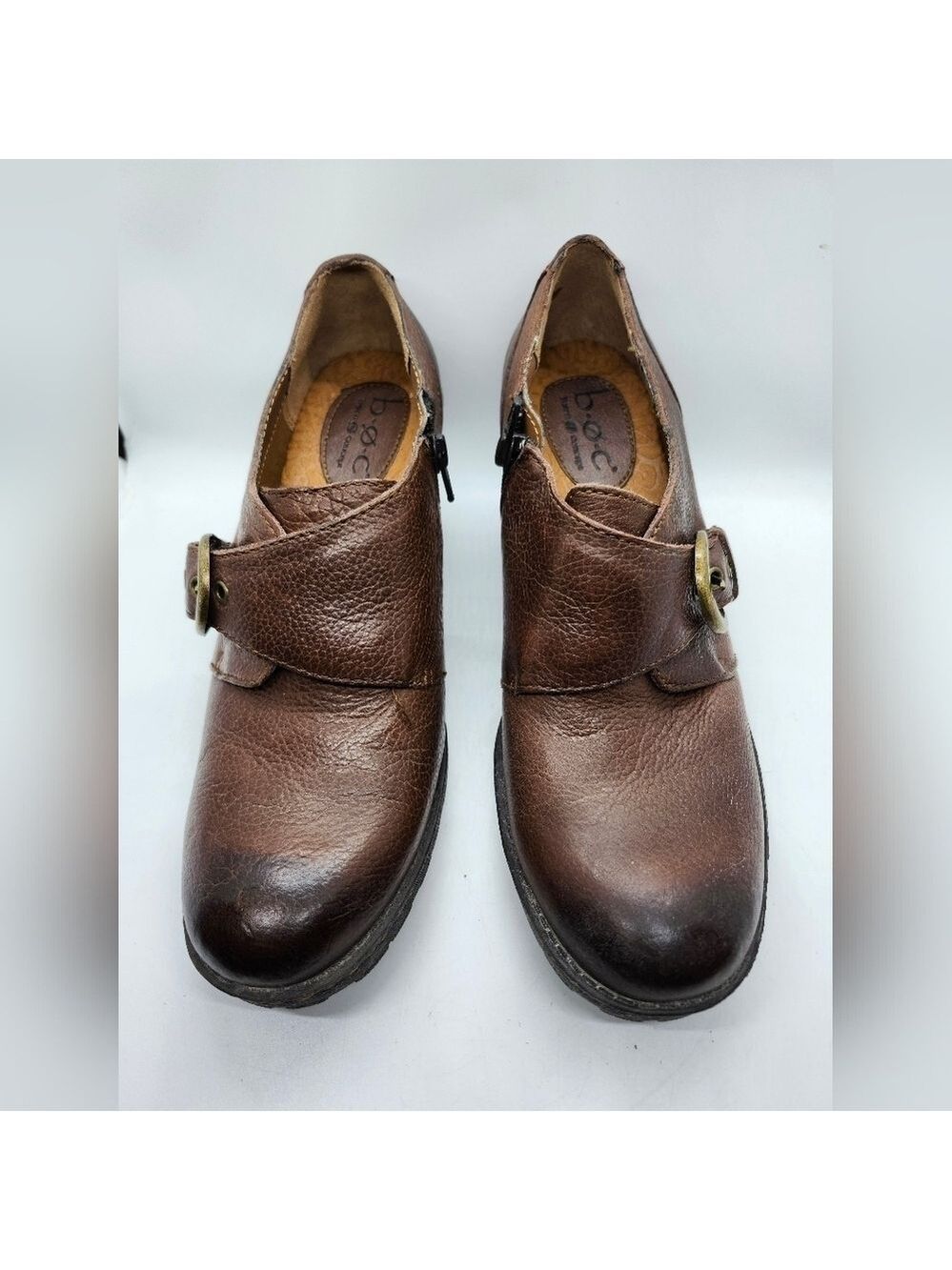 b.o.c. Brown Leatherside Zip Buckel Heel 3" Slip-Ons Sz 8.5
